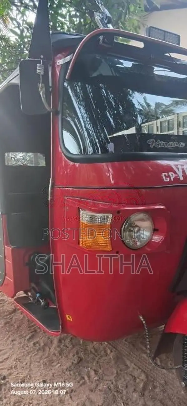 Bajaj RE 205 2011 Three Wheel (Used)