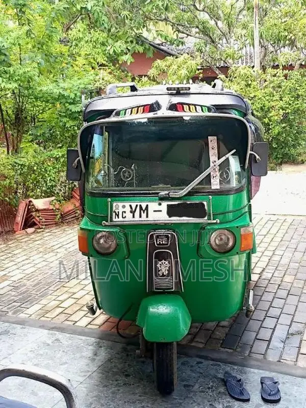 Bajaj RE 205 2011 Three Wheel (Used)