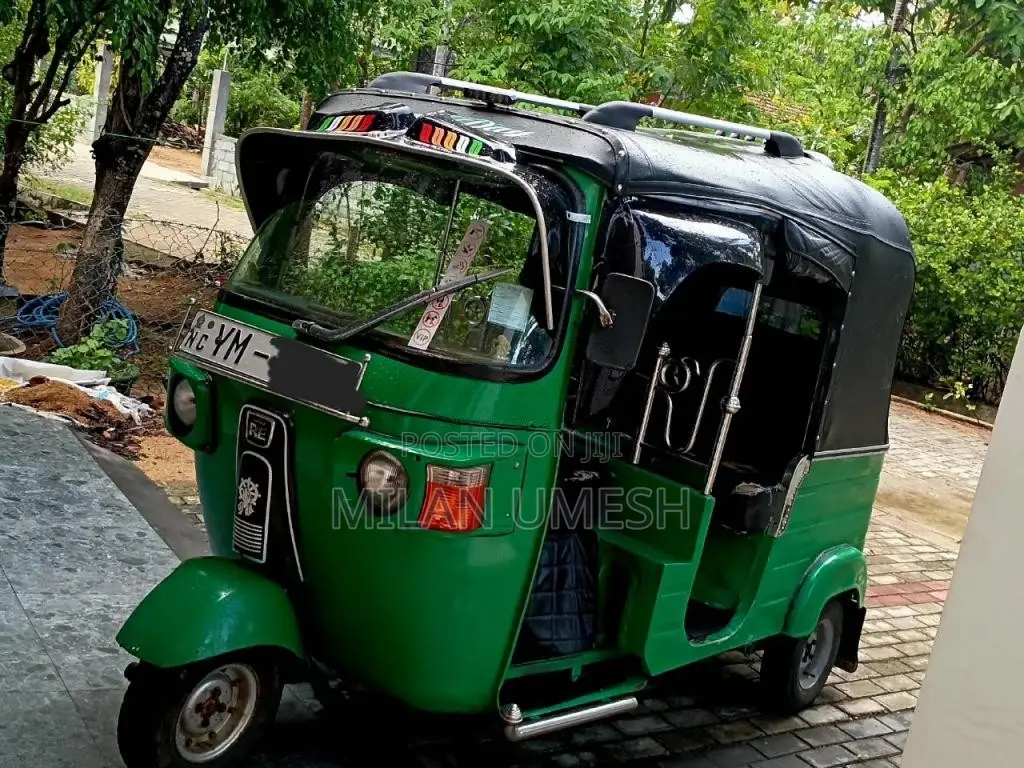 Bajaj RE 205 2011 Three Wheel (Used)