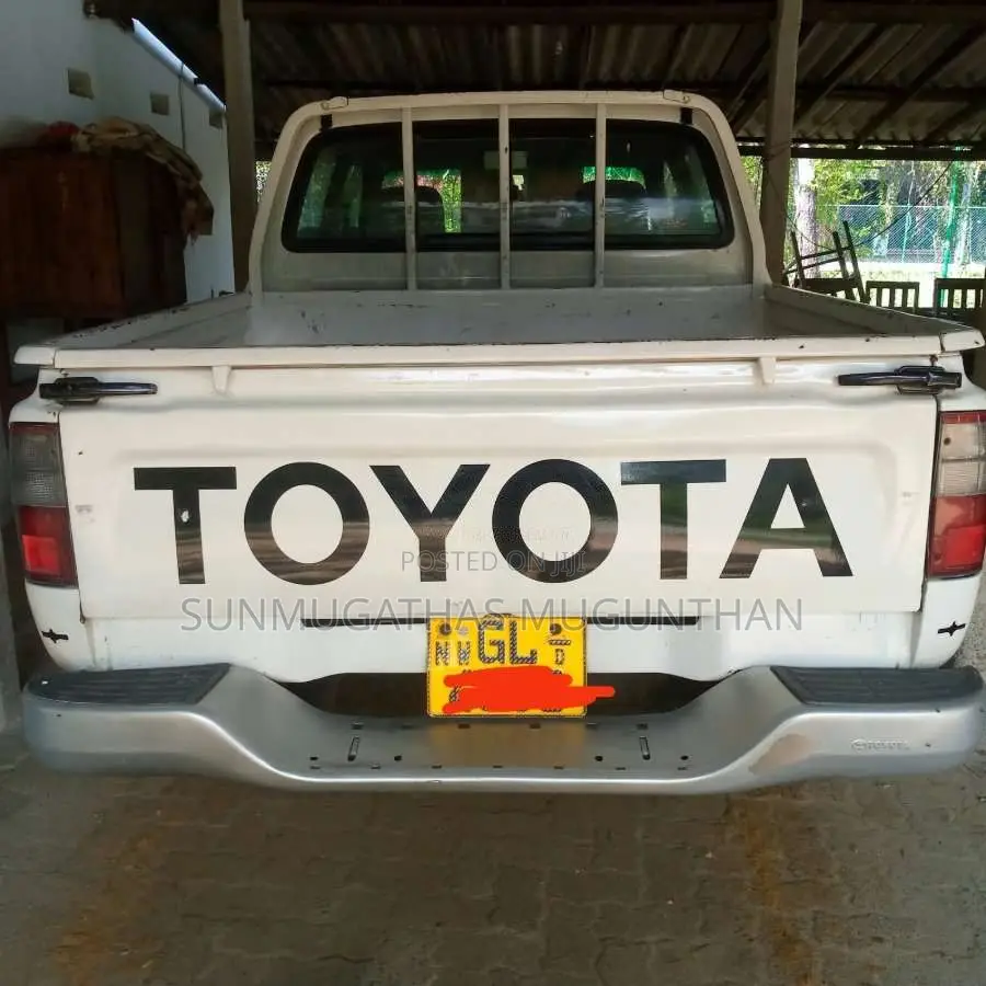 Toyota Hilux 2001 Pickup (Used)