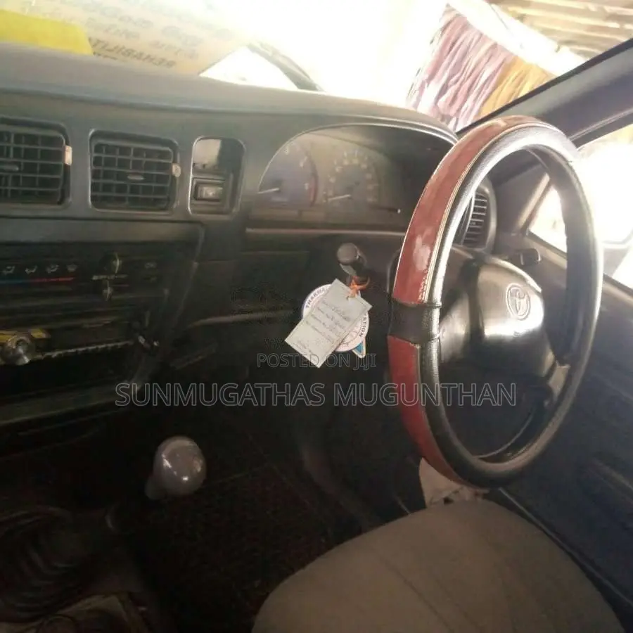 Toyota Hilux 2001 Pickup (Used)