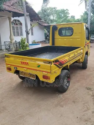 Tata Dimo Batta 2010 Lorry (Used)
