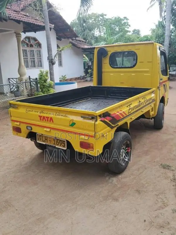 Tata Dimo Batta 2010 Lorry (Used)