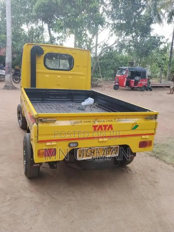 Tata Dimo Batta 2010 Lorry (Used)