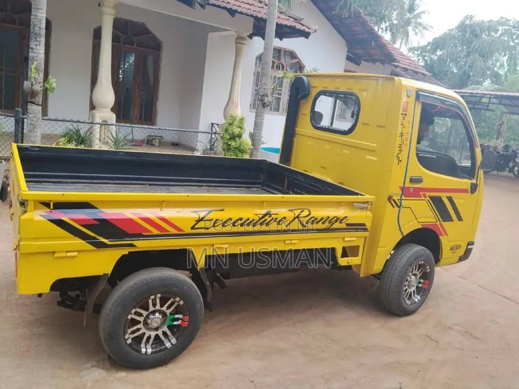 Tata Dimo Batta 2010 Lorry (Used)