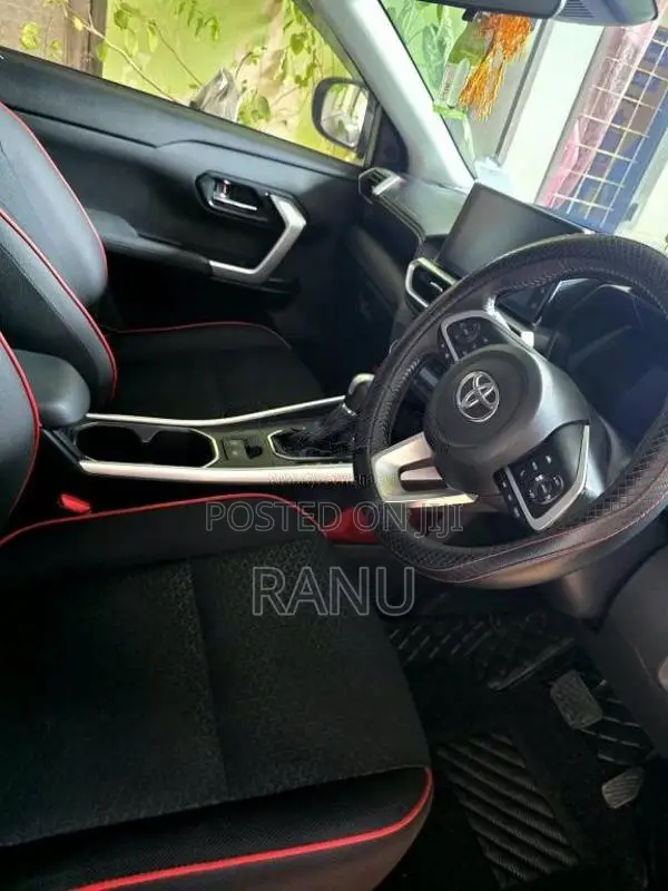 Toyota Raize 2025 SUV (Used)