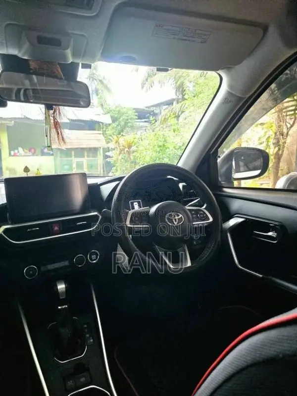 Toyota Raize 2025 SUV (Used)