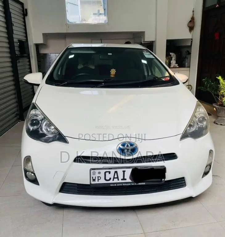 Toyota Aqua 2012 Car (Used)