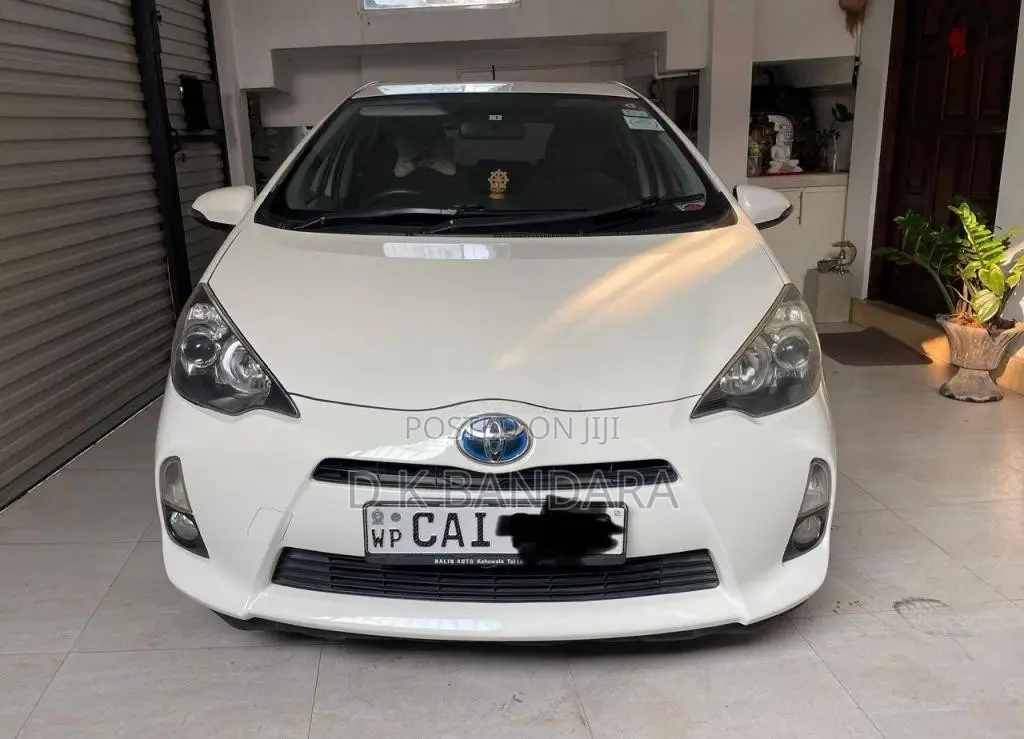 Toyota Aqua 2012 Car (Used)