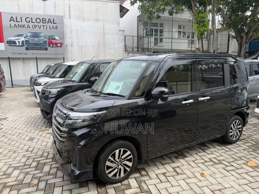 Toyota Roomy Custom G 2023 Car Unregistered (Recondition)