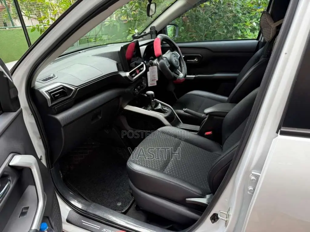 Toyota Raize 2025 SUV (Used)