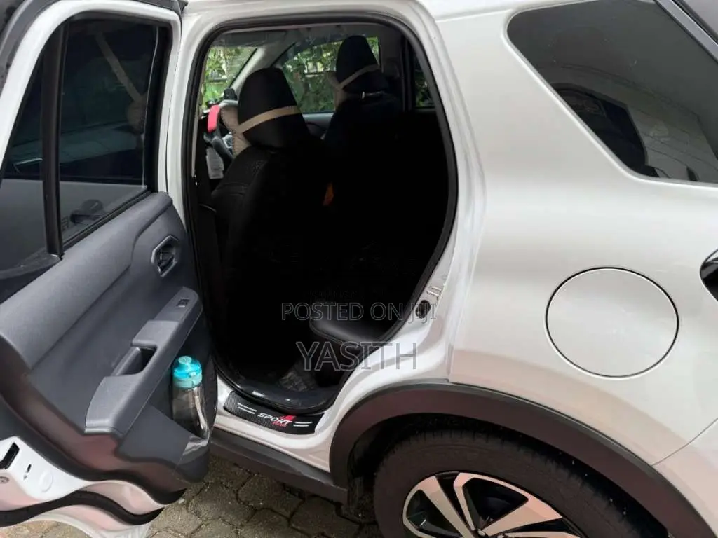 Toyota Raize 2025 SUV (Used)