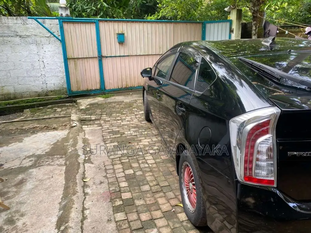 Toyota Prius 2012 Car (Used)