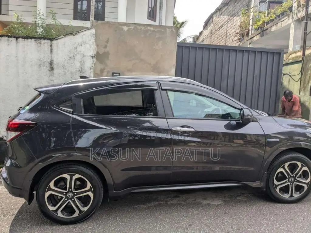 Honda Vezel 2014 SUV (Used)