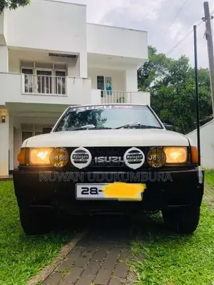 Isuzu Double Cab 1982 Pickup (Used)