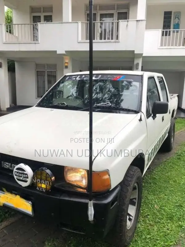 Isuzu Double Cab 1982 Pickup (Used)
