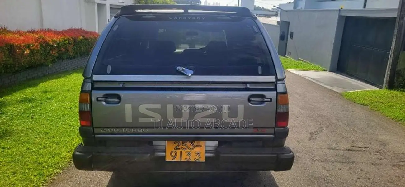 Isuzu Double Cab 2000 Pickup (Used)