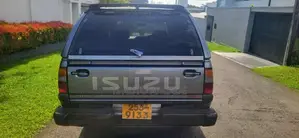 Isuzu Double Cab 2000 Pickup (Used)