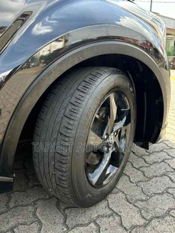 Toyota CHR 2017 SUV (Used)