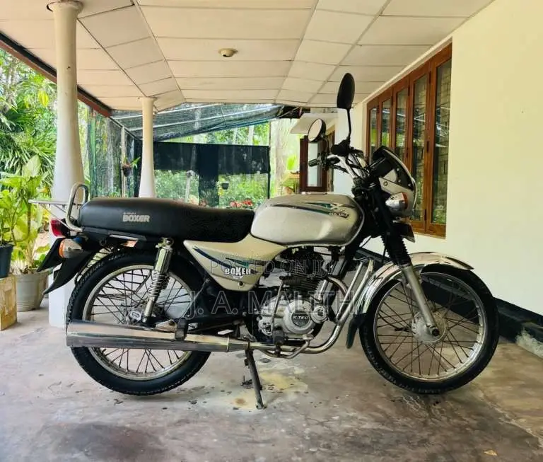 Bajaj Boxer Deluxe 2004 Motorbike (Used)