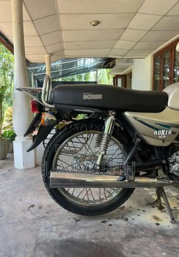 Bajaj Boxer Deluxe 2004 Motorbike (Used)