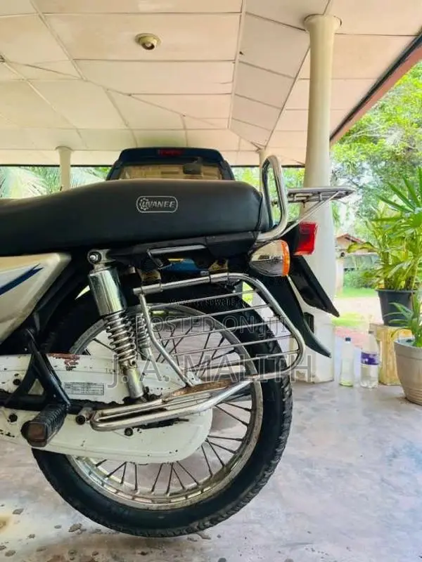 Bajaj Boxer Deluxe 2004 Motorbike (Used)