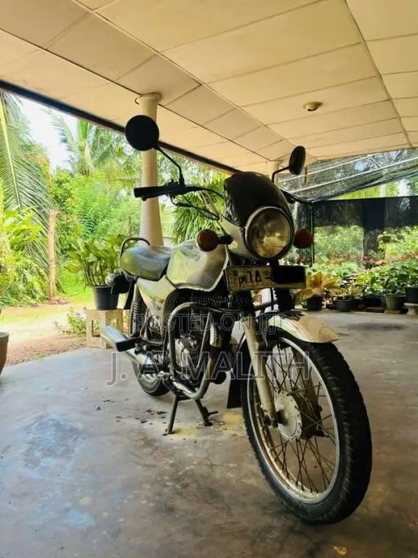 Bajaj Boxer Deluxe 2004 Motorbike (Used)