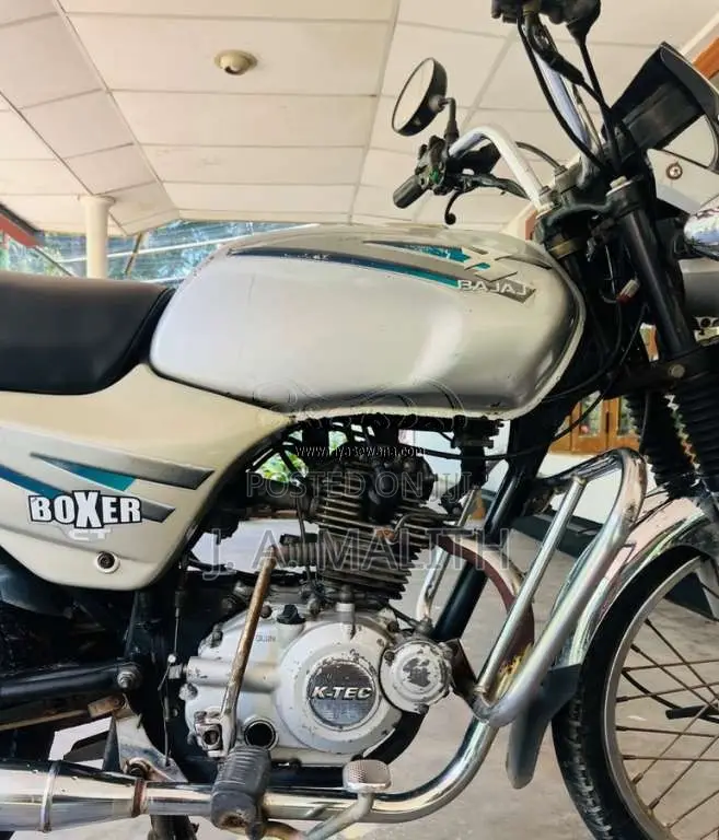 Bajaj Boxer Deluxe 2004 Motorbike (Used)