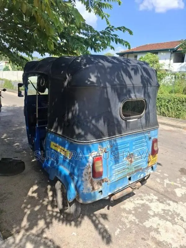Bajaj 4 Stroke 2015 Three Wheel (Used)
