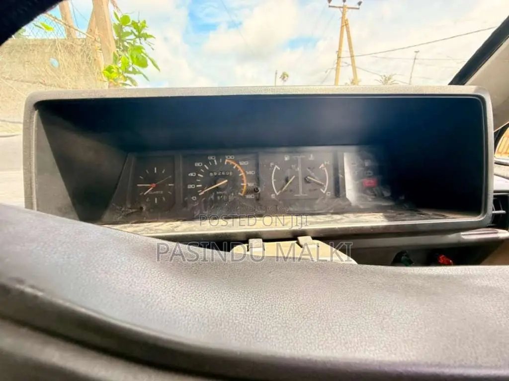 Mitsubishi Lancer Box 1982 Car (Used)