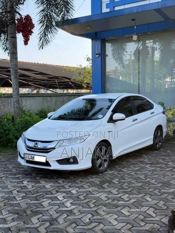 Honda Grace 2015 Car (Used)