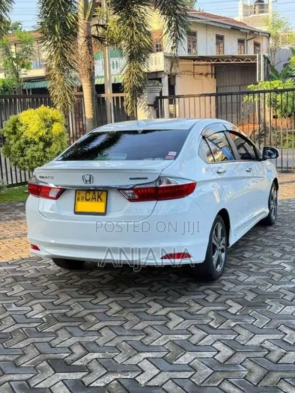Honda Grace 2015 Car (Used)