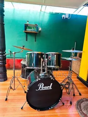 Pearl Drum Set