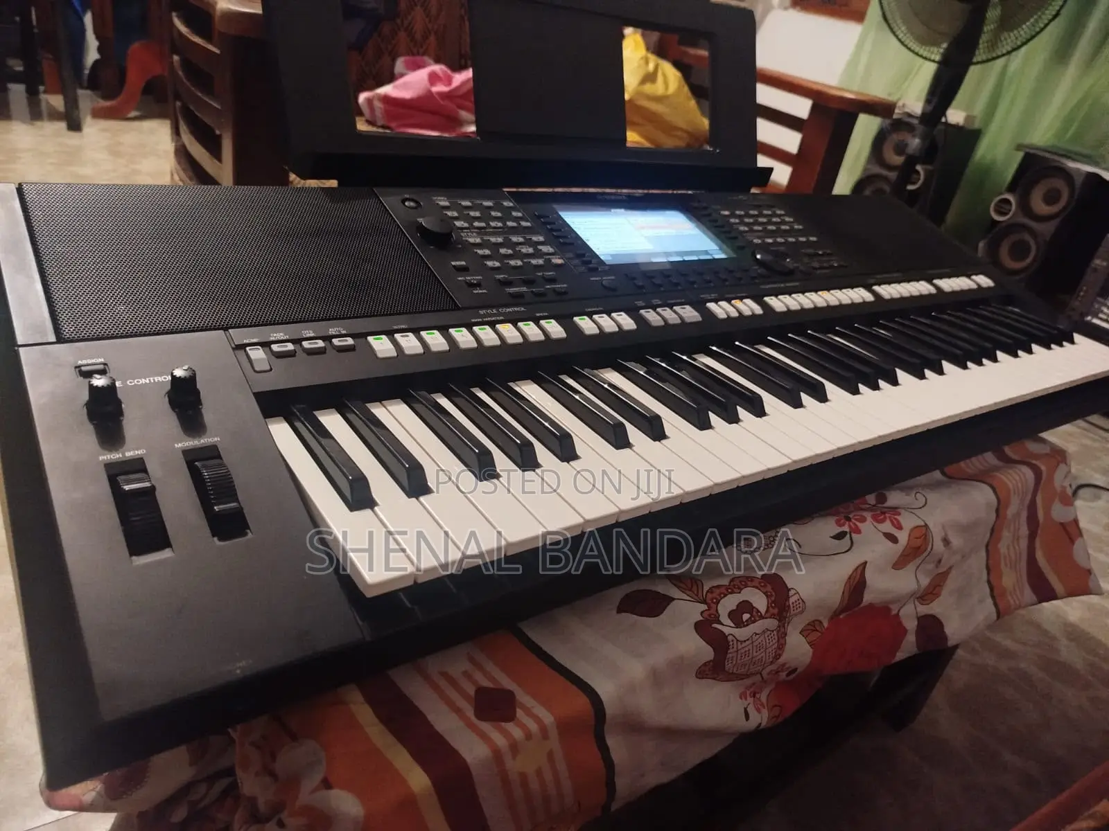 Yamaha PSR-S775 Professional Keyboard for Sale