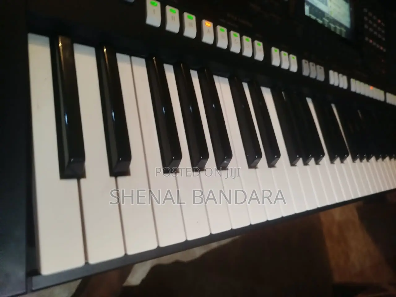 Yamaha PSR-S775 Professional Keyboard for Sale