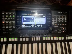 Yamaha PSR-S775 Professional Keyboard for Sale