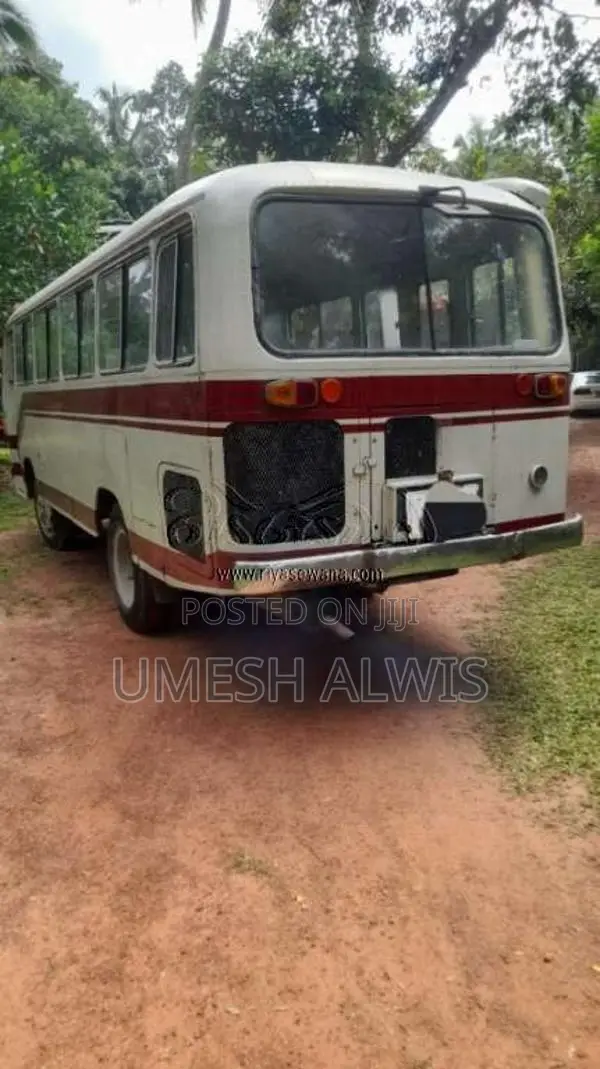 Mitsubishi Fuso 1976 Bus (Used)