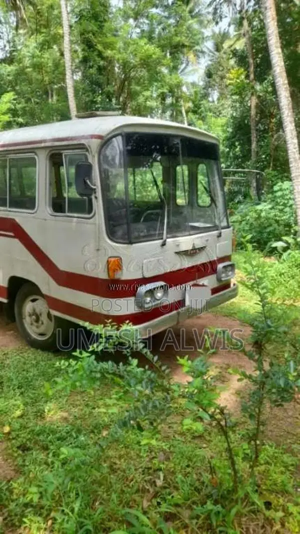 Mitsubishi Fuso 1976 Bus (Used)