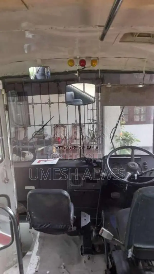 Mitsubishi Fuso 1976 Bus (Used)