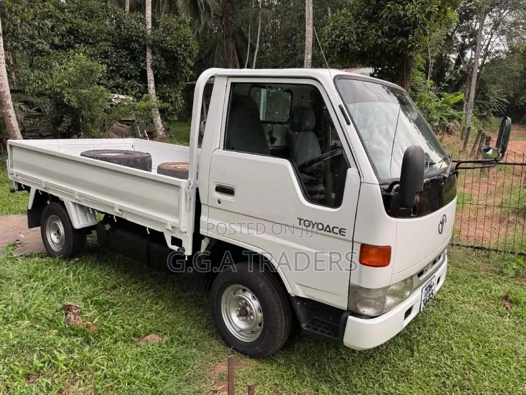 Toyota Toyoace 1992 Lorry (Used)