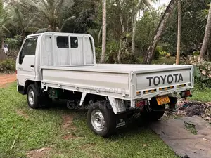 Toyota Toyoace 1992 Lorry (Used)