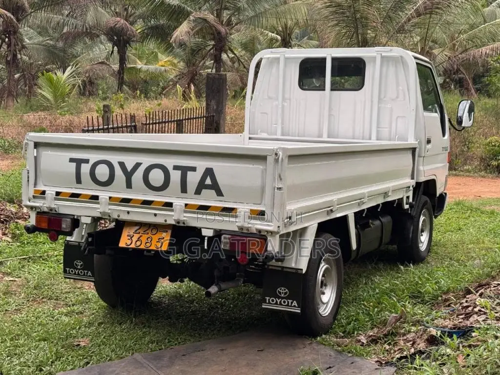 Toyota Toyoace 1992 Lorry (Used)