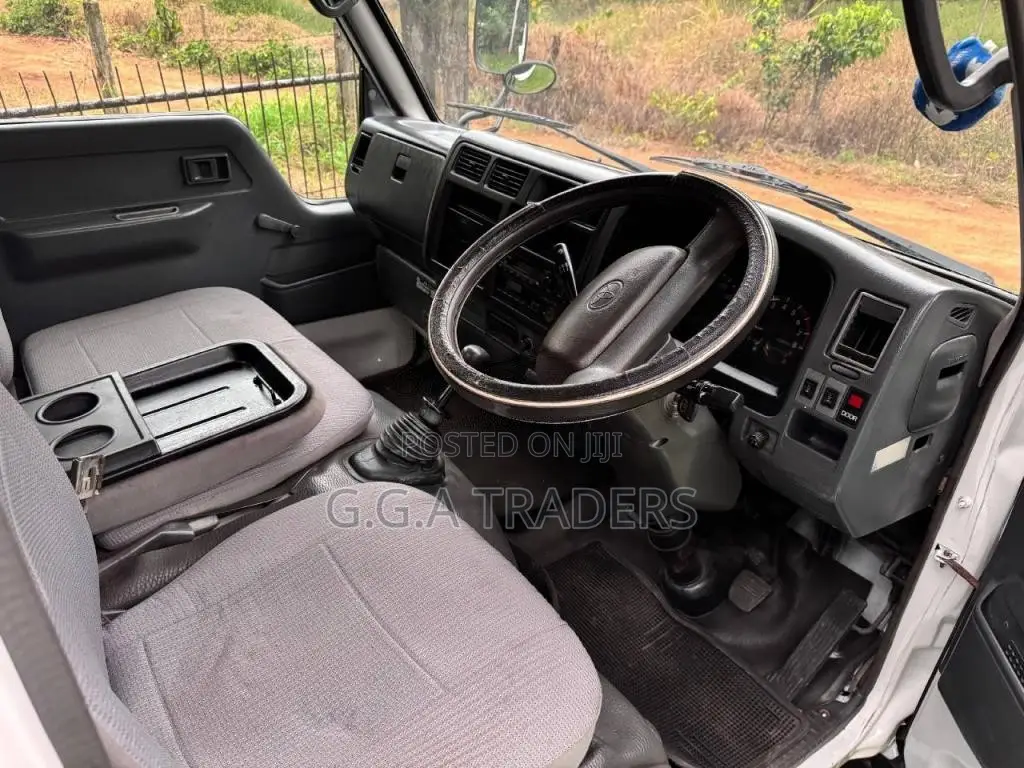 Toyota Toyoace 1992 Lorry (Used)