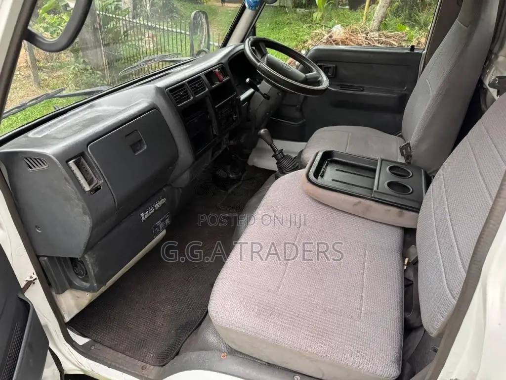 Toyota Toyoace 1992 Lorry (Used)