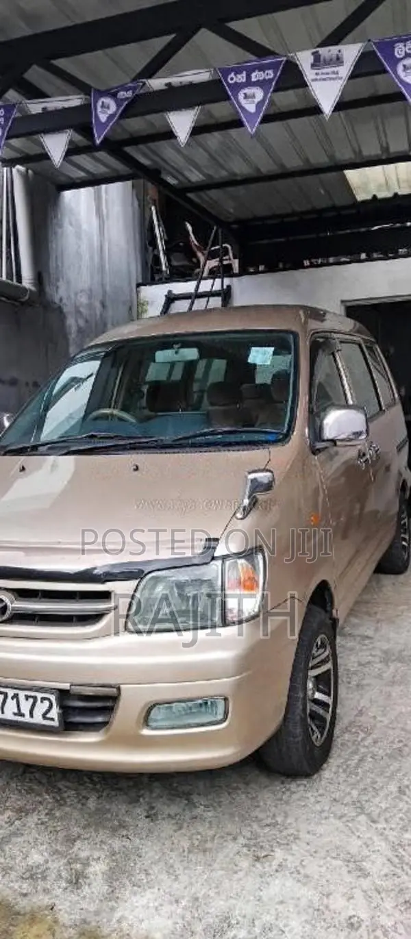 Toyota Noah 2006 Van (Used)
