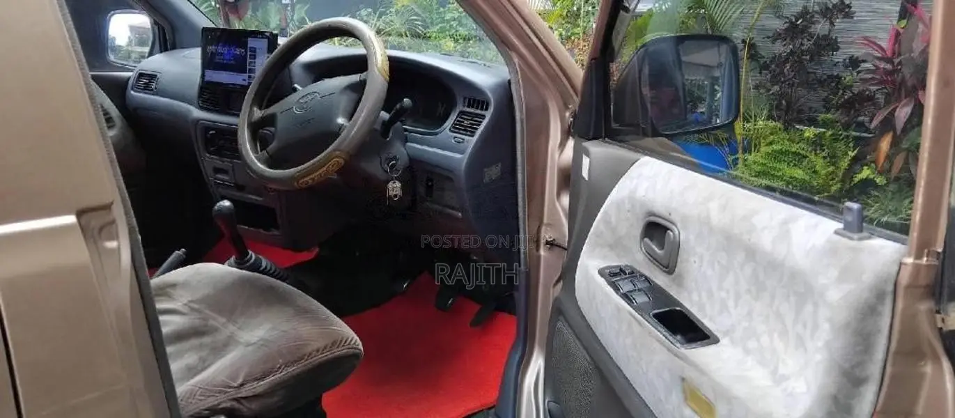 Toyota Noah 2006 Van (Used)