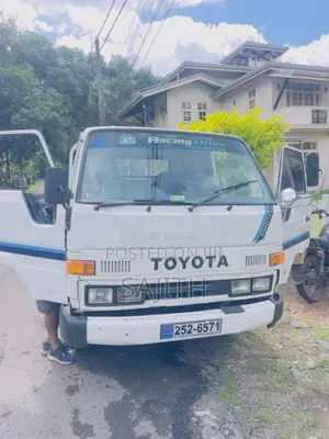 Toyota CrewCab BU70 1994 Crew Cab (Used)