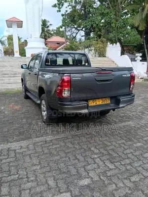 Toyota Hilux 2017 Pickup (Used)