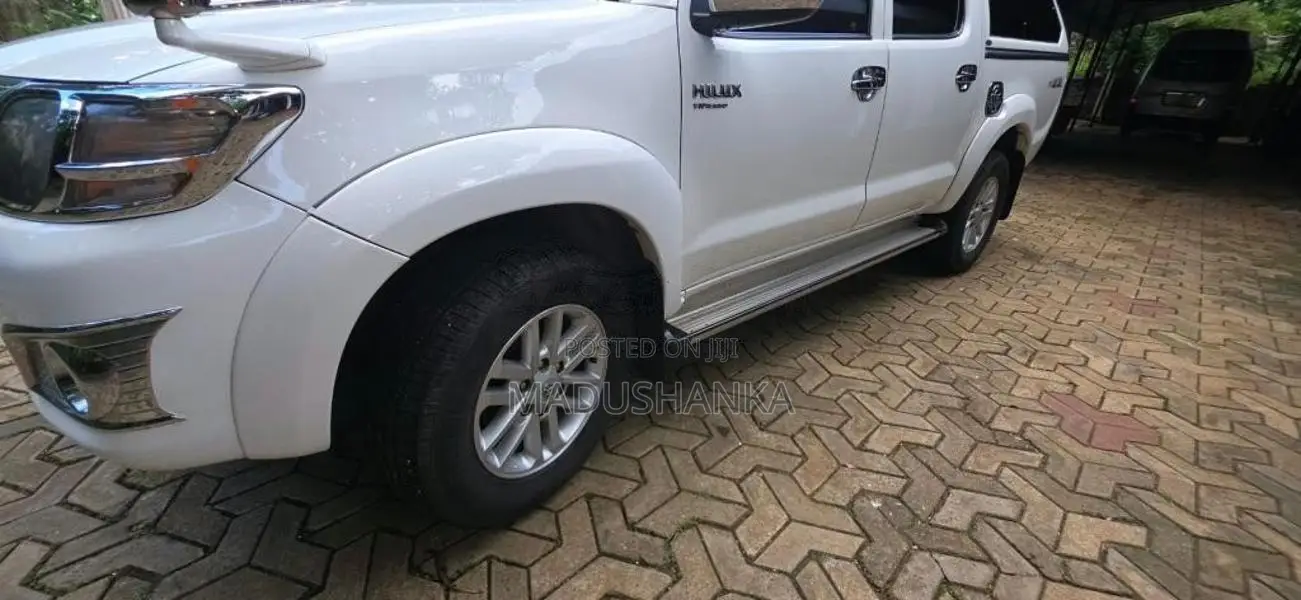 Toyota Hilux 2015 Pickup (Used)