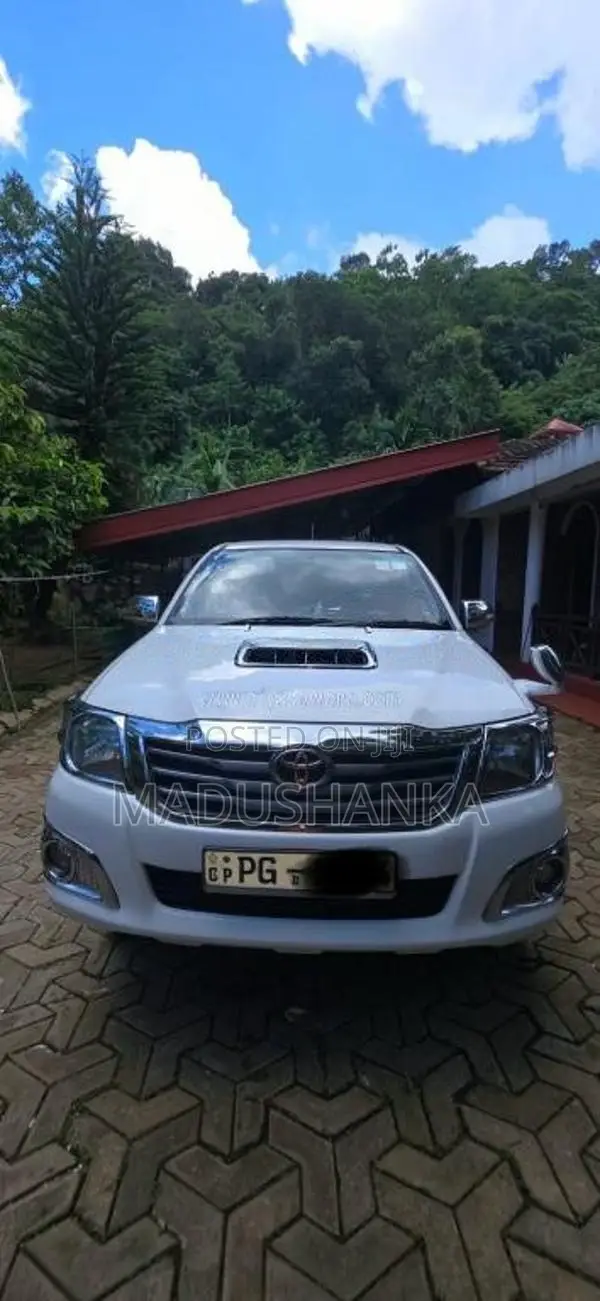 Toyota Hilux 2015 Pickup (Used)